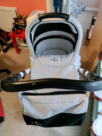 second hand venicci pram